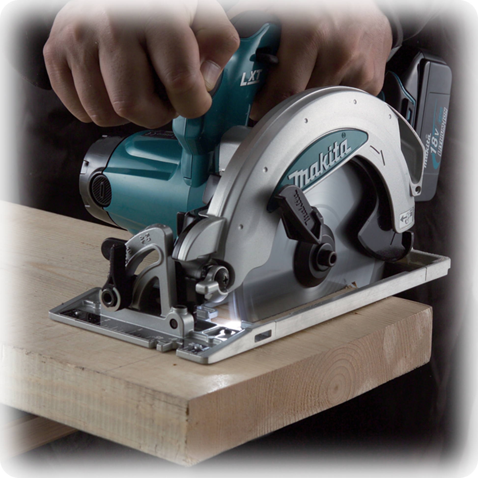 Makita DSS610Z ketassaag – kasutus puidu saagimisel